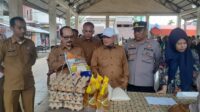 Pj Bupati Meurah Tinjau Gelar Pangan Murah di Sungai Iyu