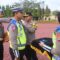 Penyematan Pin tanda dimulainya operasi Keselamatan Seulawah 2023 oleh Kapolres Aceh Tamiang, AKBP M. Yanis.