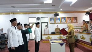 Hj Dewi Handajani Lantik Pimpinan BAZNAS Tanggamus Periode 2023-2028
