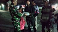 Nasi Bungkus Dibagikan Pada Sopir Dan Pemulung Saat Sahur Oleh Jajaran Koramil 0602-19/Cikande