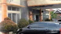 Diduga Korsleting Listrik Bagian Depan Kemenag Kabupaten Ciamis Terbakar