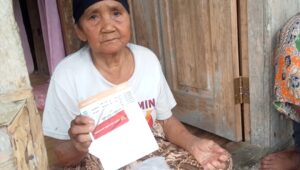 Astaga..!!! Uang KPM PKH Lansia Warga Pasirgintung Raib Disabet Orang