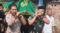 babinkamtibmas Dan Babinsa desa Sentul mengucapkan bela sungkawa kepada almarhum RT Dulgai/ ucha