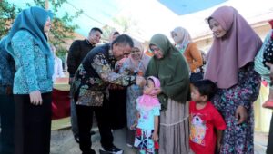 Sekda Beri Vitamin Balita Stuting
