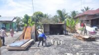 Warga Korban Kebakaran di Aceh Tamiang Mendapat Bantuan Metreal Bangunan