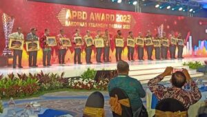 Kemendagri Serahkan Penghargaan Kepada Aceh Tamiang atas Peraihan Peringkat 1 Tata Kelola Keungan Daerah