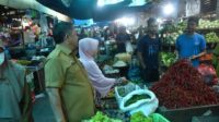 Pemkab Aceh Tamiang Tinjau Sejumlah Harga Sembako di Pasar Kota Mulai Turun