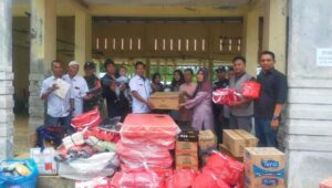 Dinsos Aceh Tamiang Berikan Bantuan Tanggap Darurat Masa Panik Kepada Korban Kebakaran