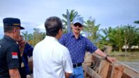 Pj Bupati Aceh Tamiang Tinjau Akses Penyeberangan Sungai yang Rusak