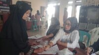 BANTUAN NASIONAL YANG KE 2 KALI WARGA ANTUSIAS MENGANTRI UNTUK MENERIMA BERAS 10 KG.