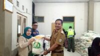 Pemdes Cimari Cikoneng Salurkan Bantuan Pangan Nasional Ke 798 (KPM)