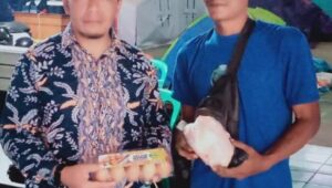 Cegah Stunting, Pemdes Cijedil Salurkan 183 Bantuan Paket Telur dan Ayam