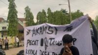 Diduga Salah gunakan BumDes untuk Kepentingan Pribadi, AKAMSI GERUDUK KANTOR DESA BURANGKENG