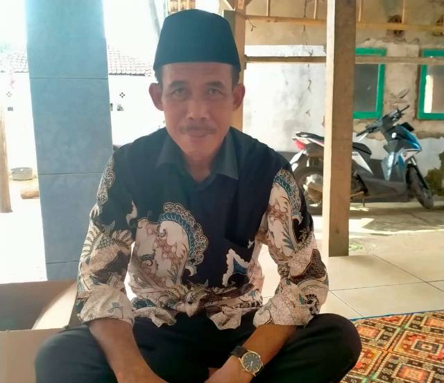 Photo : Suparman Kepala Desa Gunung Anten Kecamatan Cimarga (25/06)
