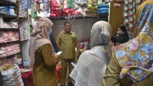 Mewakili Pj Bupati, Sekda Aceh Tamiang Tinjau Kebutuhan Pokok di Pasar