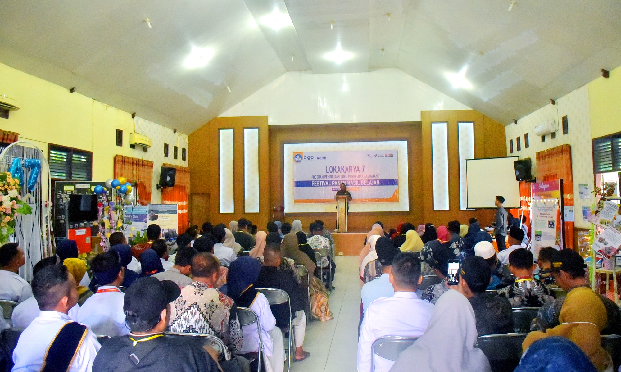 Sekretaris Daerah Kabupaten Aceh Tamiang, Drs. Asra, saat membuka Lokakarya ke 7 Festival Panen Hasil Belajar Guru Penggerak, Kamis (6/7/2023), di aula SKB Karang Baru.
