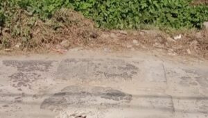 Wow..!!! Dijalan Raya Gandaria Seperti Ada Ranjau Lubang & Berkawat