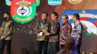 Mewakili Pj Bupati Meurah, Kepala Dinas Kesehatan Terima Penghargaan Kabupaten Universal Coverage Health Award