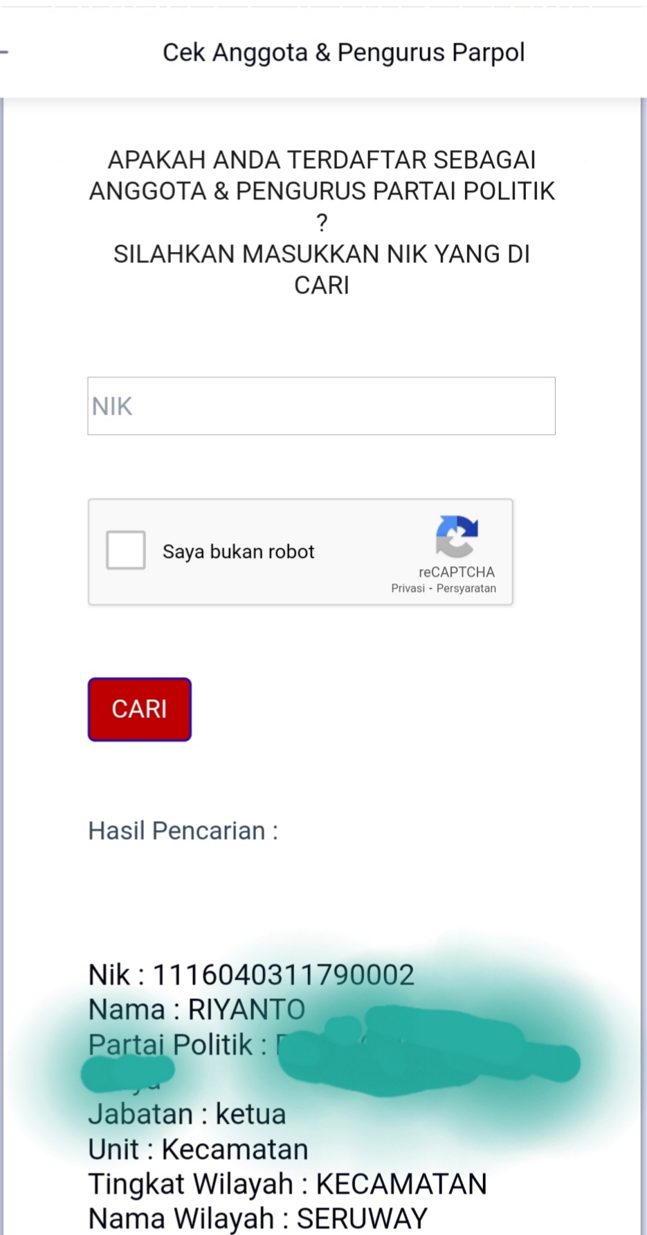 Screenshots situs Sipol yang bersangkutan masih terdaftar sebagai ketua Kecamatan pengerus salah satu partai politik.