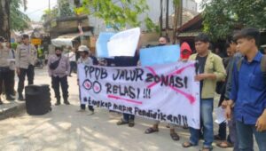 Diduga ada kecurangan PPDB, Mahasiswa Demo SMAN 2 Kota Bekasi