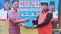 Peringati Tahun Baru Islam 1445 Hijriah, PWI Lebak Bagikan Telur Gratis
