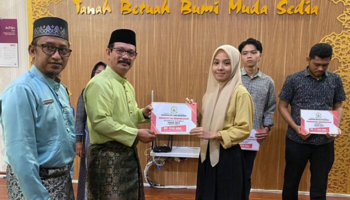Serahkan 970 Bantuan Beasiswa Aceh Tamiang, Pj Bupati Meurah Berpesan Teruslah Berprestasi