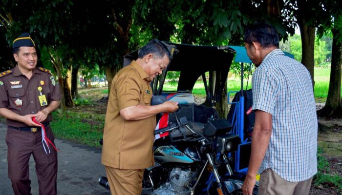 Menyemarakkan HUT RI ke-78, Pemkab Aceh Tamiang Bagi – bagi 10 Juta Bendera Merah Putih