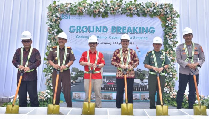 Peletakan Batu Pertama Gedung BSI, Pj Bupati Meurah : Beri Pelayanan Terbaik kepada Masyarakat & Nasabah BSI KC Simpang