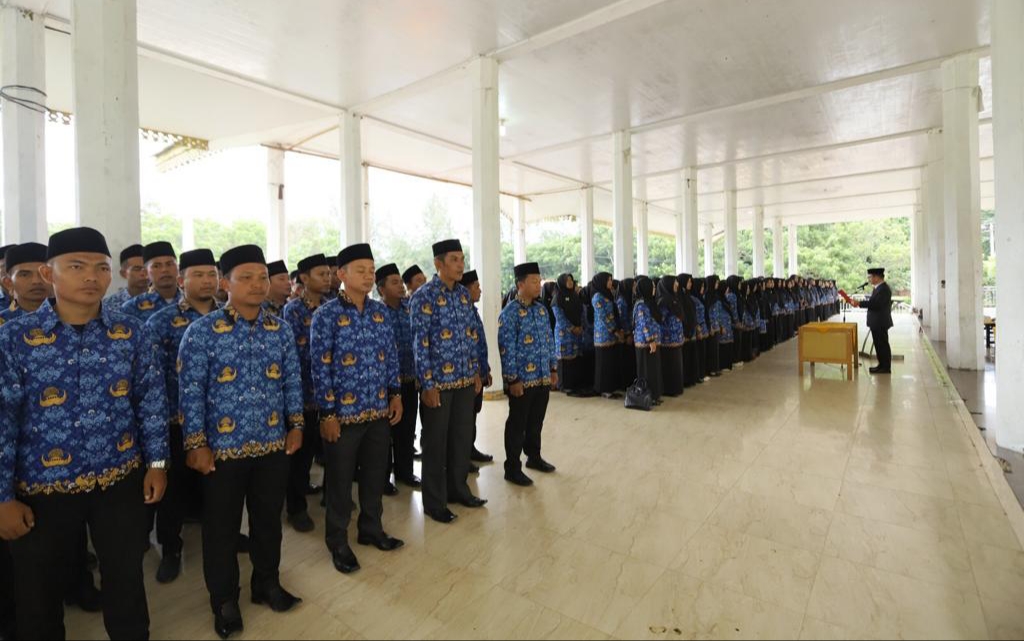 Poto : Bupati Aceh Tamiang, Dr. Drs. Meurah Budiman, SH, MH memimpin pengucapan sumpah pelantikan dan pengukuhan pejabat fungsional, Kamis 24 Agustus 2023.
