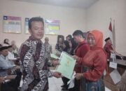 Kades Cijulang Memberikan 253 Sertipikat Tanah Dalam Bentuk Hak Kepemilikan Tanah Dengan Program PT-SL-PM