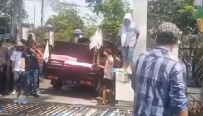 Soal Proyek SPALD-S ,PUPR Lebak Di Demo
