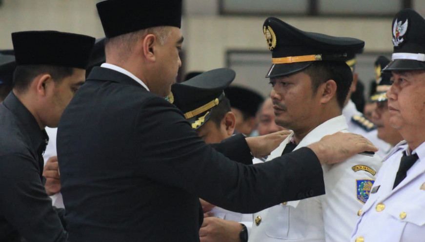 Photo : Bupati Tangerang, Ahmed Zaki Iskandar, melantik 631 pegawai Pemerintah Kabupaten Tangerang