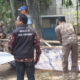 Photo : Satpol PP Kabupaten Tangerang Bersihkan Alat Peraga Kampanye (Sumber Photo : Humas Pemkab Tangerang)