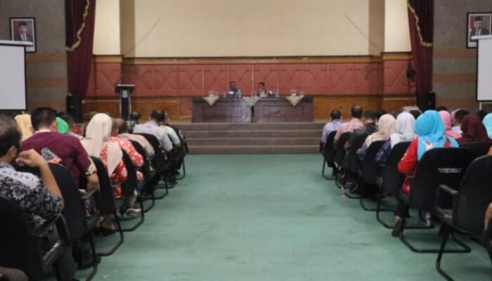 Sekda Dampingi Pj. Wali Kota R. Gani Muhamad  Gelar Rapat Perdana Bersama Pejabat Pemerintah Kota Bekasi