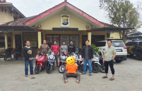 Photo : Unit Reskrim Polsek Kragilan Polres Serang Polda Banten berhasil menangkap pelaku berinisial AG yang terlibat dalam kasus pencurian sepeda motor