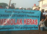 Ratusan Warga Kertamukti Unjuk Rasa, Tolak TPST dan Minta Segera Direlokasi