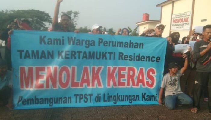 Ratusan Warga Kertamukti Unjuk Rasa, Tolak TPST dan Minta Segera Direlokasi