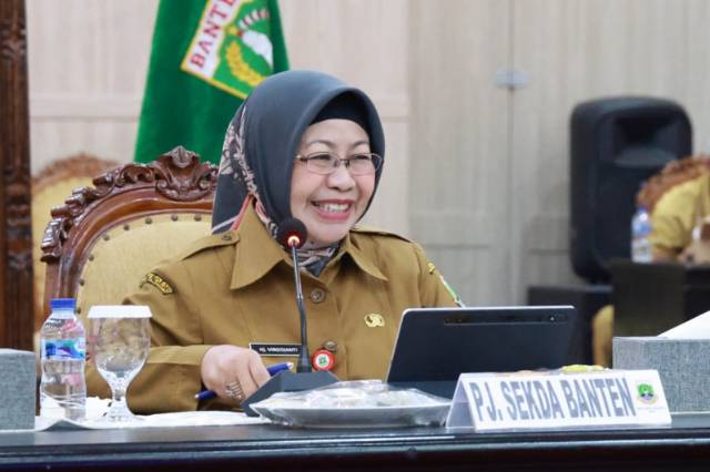 Caption Penyaluran bansos di Kecamatan Cibeber, Kabupaten Lebak.