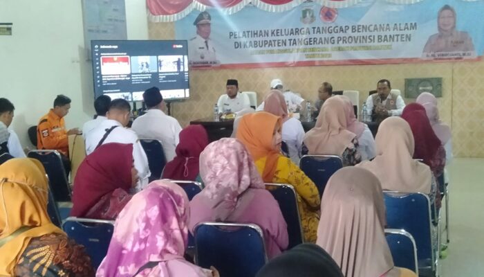 BPBD Provinsi Banten dan  Ketua komisi V DPRD Provinsi Banten Gelar Pelatihan Keluarga Tanggap Bencana Alam Di Desa Cikande Jayanti