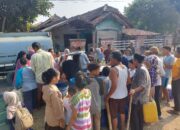 Perduli Dengan masyarakat Kepala Desa Muncung Kecamatan Kronjo Berikan Bantuan Air Bersih