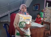 Bansos Beras Medium Bulog Tepat Hadir Di Sela-Sela Lahan Pertanian Sedang Kekeringan