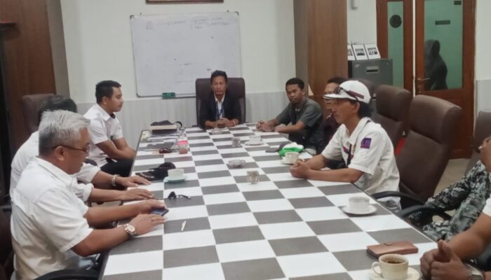 Jajaran Jurnalis Dan LSM Kabupaten Tangerang Datangi Dinas DPMPD Kabupaten Tangerang.