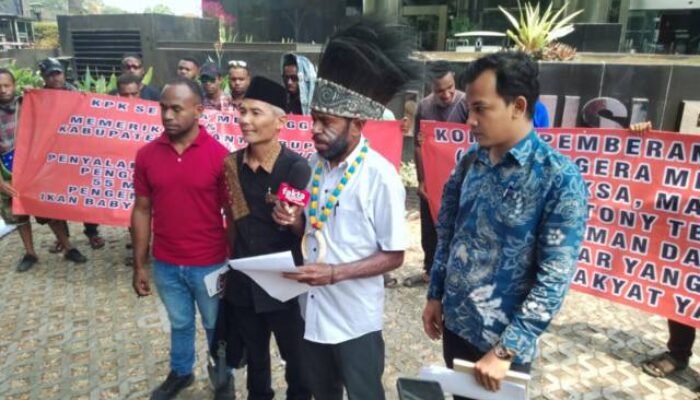 Diduga KKN, Mantan Bupati Kabupaten Kepulauan Yapen Dilaporkan KPK RI