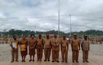 Setda Kabupaten Maybrat Serahkan 7 Surat  PLH Kepala Distrik