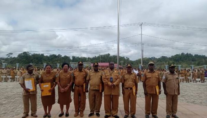 Setda Kabupaten Maybrat Serahkan 7 Surat  PLH Kepala Distrik