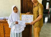 Kades Cihaurbeuti Ulo Saefuloh Membuka Acara Simbolis Penyaluran Bantuan Langsung Tunai Untuk 42 KPM Dari Dana Desa Tahap Akhir