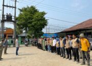 Panwascam Warunggunung Tertibkan Alat Peraga Kampanye