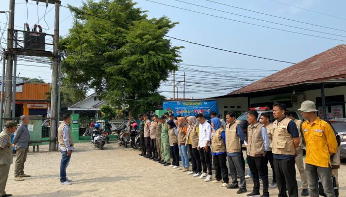 Panwascam Warunggunung Tertibkan Alat Peraga Kampanye