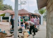Bakti Sosial Polsek Manonjaya bagikan Air Bersih Untuk Warga  yang terdampak kekeringan di wilayah Desa Kamulyan
