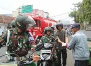 Jumat Berkah” Kodim 0612/Tasikmalaya Bagikan Nasi Kotak Kepada Masyarakat Sekitar Makodim